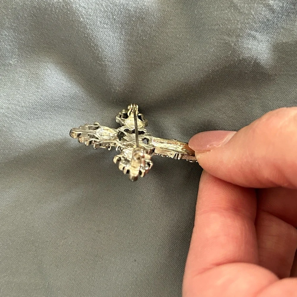 SOLD. Silver Cross CZ Pin Brooch - Picture 8 of 9